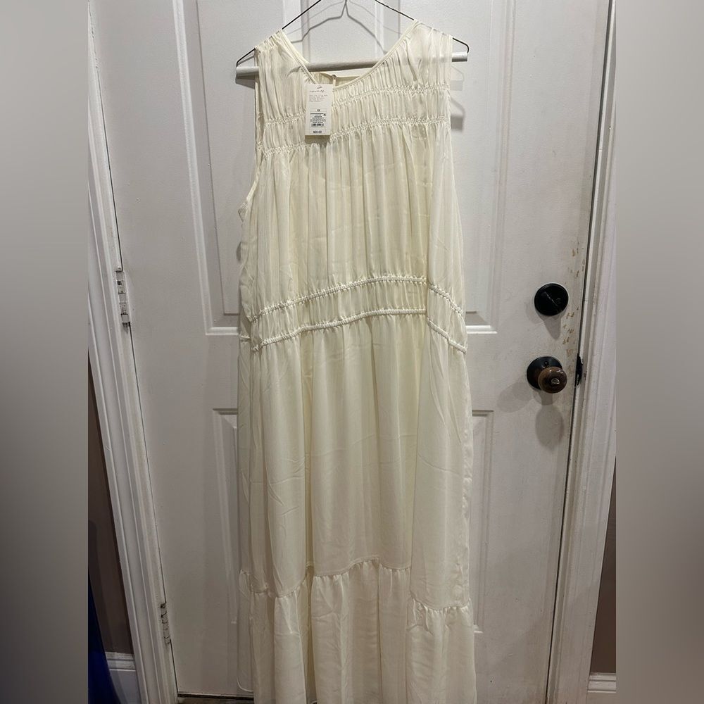 Elegant Cream Maxi Dress 1X 4X - Picture 3 of 4